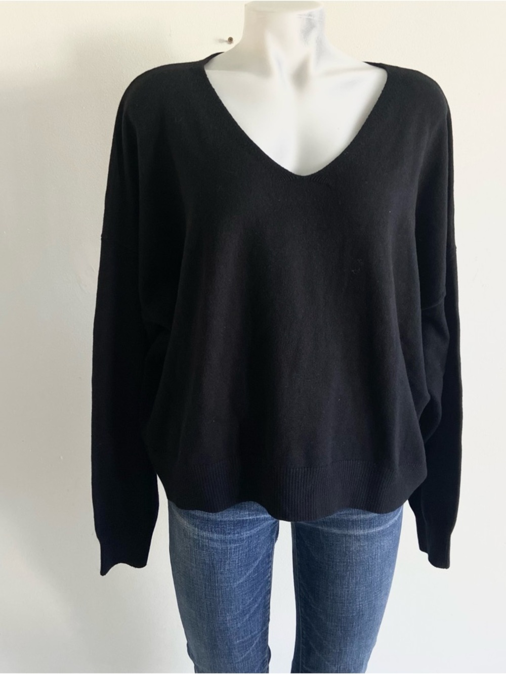 nuuds Luxe Knit Black V-Neck‎ Relaxed Sweater XL - Picture 7 of 13
